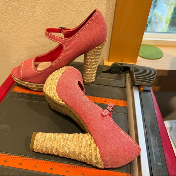 Guess Leopard Women’s Size 7 - Picture 10 of 14